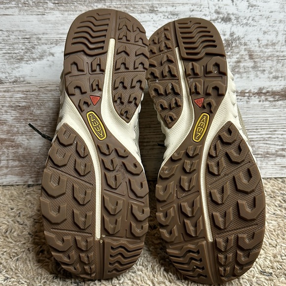 KEEN Womens NXIS Evo Mid Waterproof Hiking Sneakers Size 8 TAUPE/ROSE - Picture 11 of 13